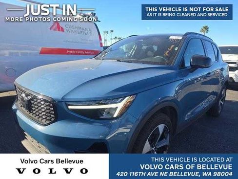 Used 2025 Volvo XC40 B5 Plus image 1