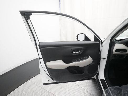 Certified 2023 Honda HR-V LX image 27