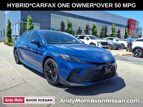Used 2025 Toyota Camry SE FWD image 2