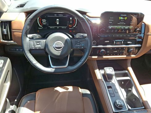 Used 2023 Nissan Pathfinder Platinum w/ Black Appearance Package AWD/4WD image 21