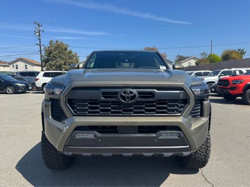 Used 2024 Toyota Tacoma TRD Off-Road w/ TRD Off Road Upgrade Package AWD/4WD image 15