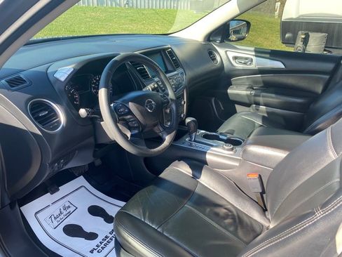 Used 2018 Nissan Pathfinder SL image 10