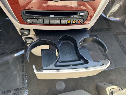 Used 2007 Chrysler Town & Country Touring FWD image 20