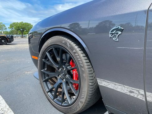 Used 2016 Dodge Challenger SRT Hellcat image 14