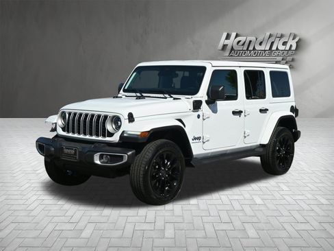 Used 2025 Jeep Wrangler Unlimited Sahara AWD/4WD image 5