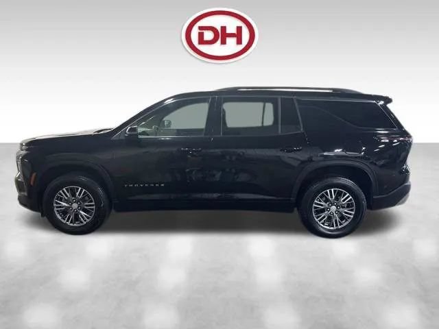 Used 2025 Chevrolet Traverse LT w/ Driver Confidence Package AWD/4WD image 8