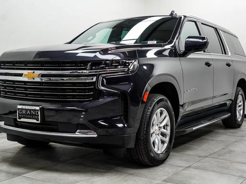Used 2024 Chevrolet Suburban LT AWD/4WD image 7