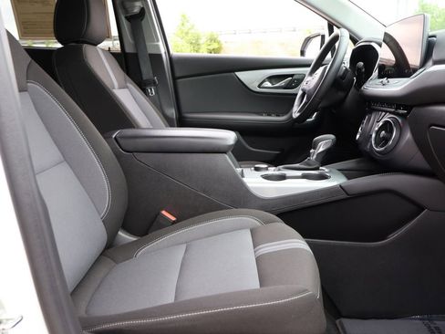 Used 2025 Chevrolet Blazer LT image 9
