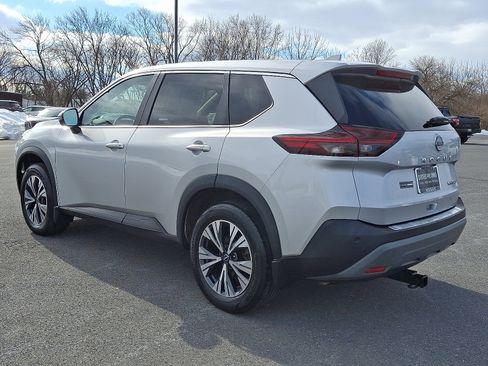 Certified 2022 Nissan Rogue SV image 6