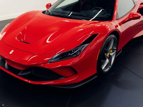 Used 2021 Ferrari F8 Spider image 11