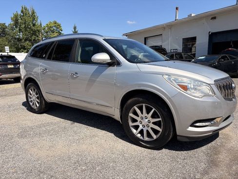 Used 2017 Buick Enclave Leather FWD image 5