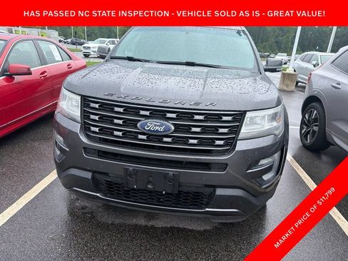 Used 2017 Ford Explorer XLT w/ Equipment Group 202A FWD image 3