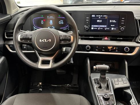 Used 2025 Kia Sportage LX FWD image 33