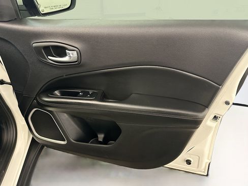 Used 2018 Jeep Compass Limited w/ Navigation Group image 32