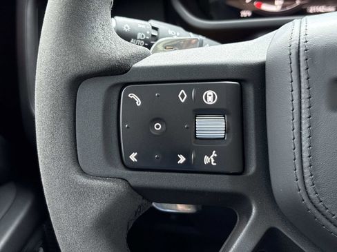 Used 2024 Land Rover Defender 110 V8 AWD/4WD image 18