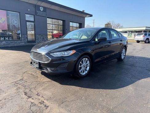 Used 2019 Ford Fusion SE image 2