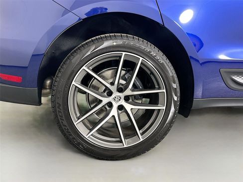 Certified 2026 Porsche Macan AWD/4WD image 13