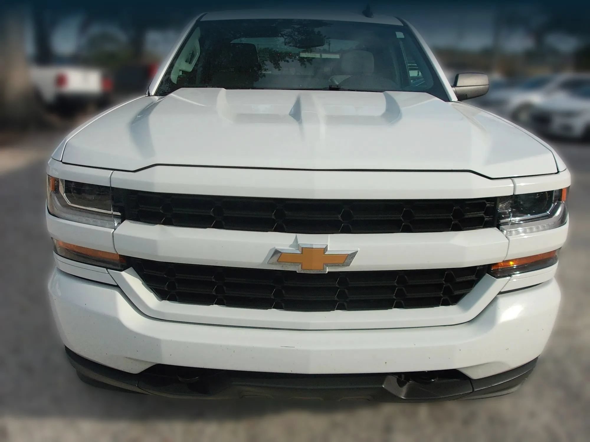 Used 2019 Chevrolet Silverado 1500 Custom w/ Custom Convenience Package AWD/4WD image 2