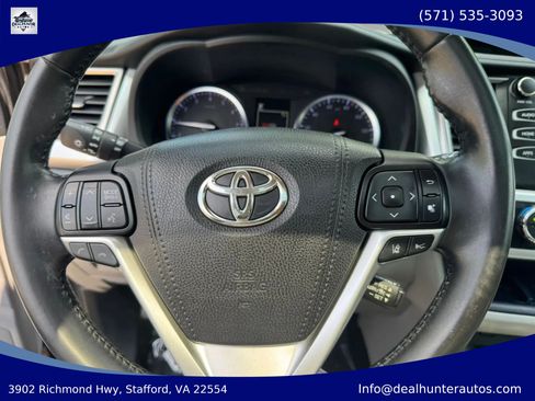 Used 2018 Toyota Highlander XLE AWD/4WD image 28
