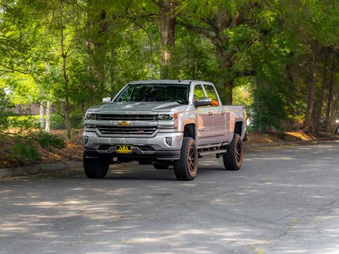 Used 2018 Chevrolet Silverado 1500 LTZ Z71 w/ LTZ Plus Package AWD/4WD image 42