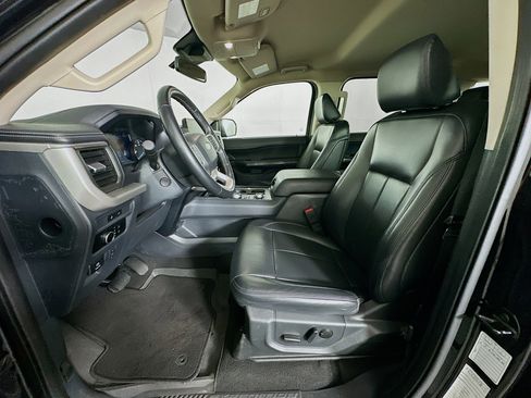 Used 2024 Ford Expedition Max XLT image 13