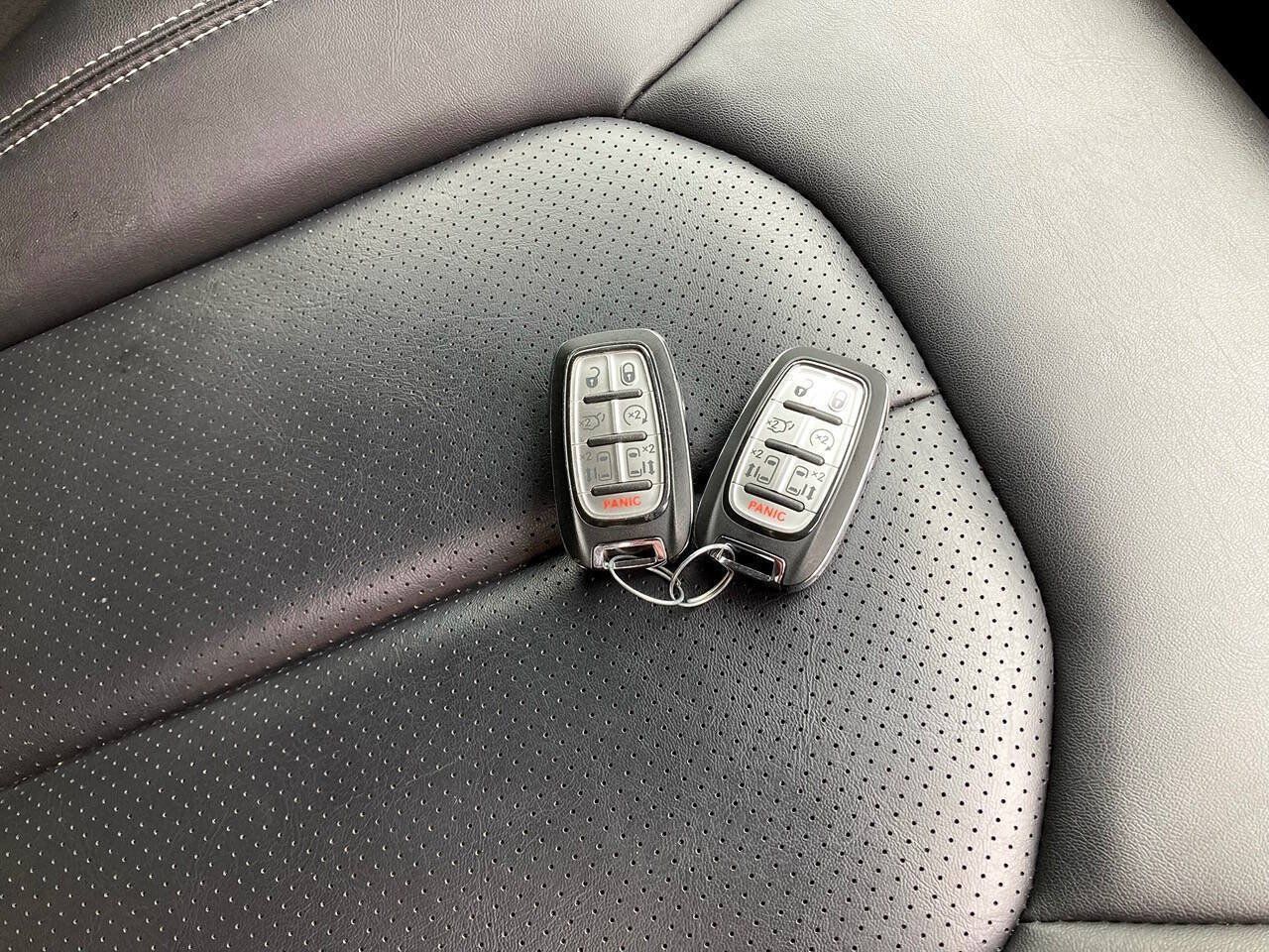 Used 2024 Chrysler Pacifica Touring-L FWD image 38