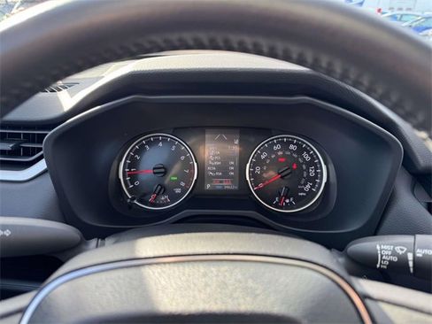 Used 2022 Toyota RAV4 XLE image 25