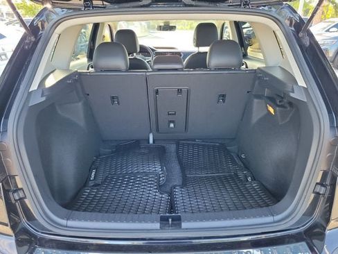 Certified 2023 Volkswagen Taos SE FWD image 7
