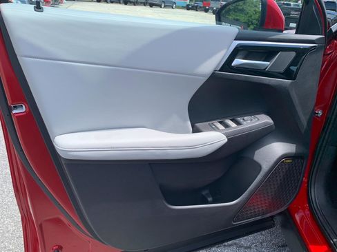 New 2025 Mitsubishi Outlander SE image 7