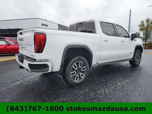 Used 2021 GMC Sierra 1500 AT4 w/ AT4 Premium Package AWD/4WD image 9