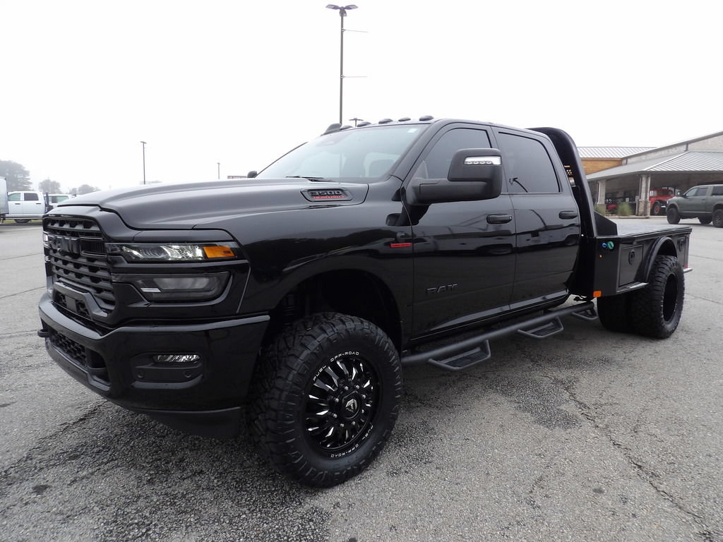 Used 2025 RAM 3500 Big Horn AWD/4WD image 3