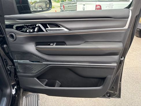 New 2026 Jeep Grand Wagoneer Summit AWD/4WD image 33