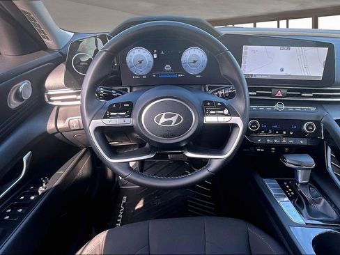 Used 2024 Hyundai Elantra SEL w/ Convenience Package FWD image 8