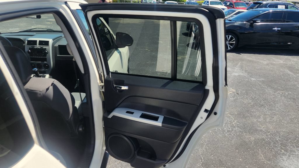 Used 2008 Jeep Compass Sport FWD image 13