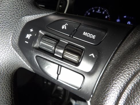 Used 2017 Kia Sorento L image 16