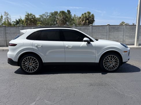 Certified 2022 Porsche Cayenne Platinum Edition AWD/4WD image 7
