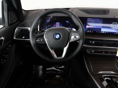 Used 2026 BMW X5 xDrive50e w/ Premium Package AWD/4WD image 3