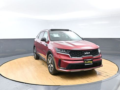 Used 2023 Kia Sorento S w/ Panoramic Sunroof Package image 3
