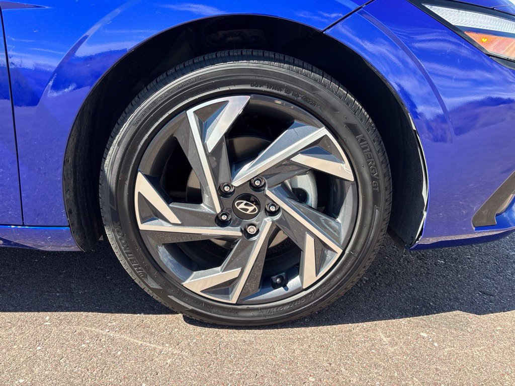 Certified 2025 Hyundai Elantra Limited FWD image 35