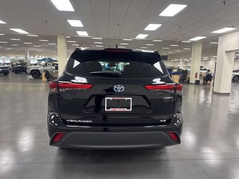 Used 2022 Toyota Highlander XLE image 6