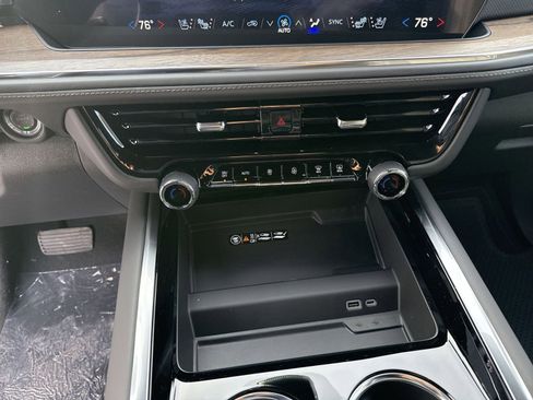 New 2026 Chevrolet Suburban High Country image 17