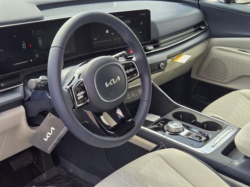 New 2026 Kia Carnival EX FWD image 17