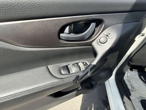 Used 2018 Nissan Rogue Sport S AWD/4WD image 13