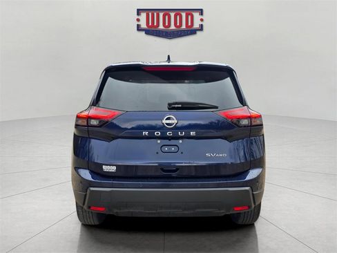 Used 2024 Nissan Rogue SV image 3
