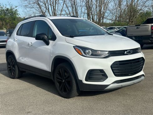 Used 2020 Chevrolet Trax LT w/ Redline Edition AWD/4WD image 3
