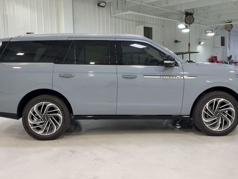 New 2025 Lincoln Navigator Reserve image 2