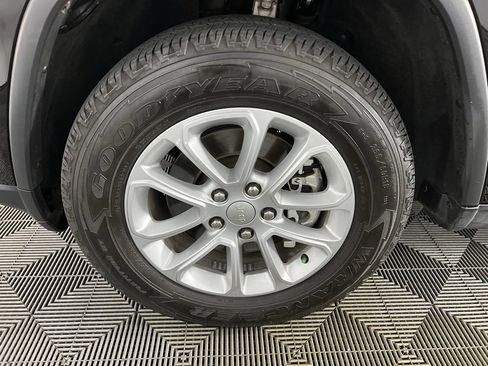 Certified 2021 Jeep Grand Cherokee Laredo X image 11