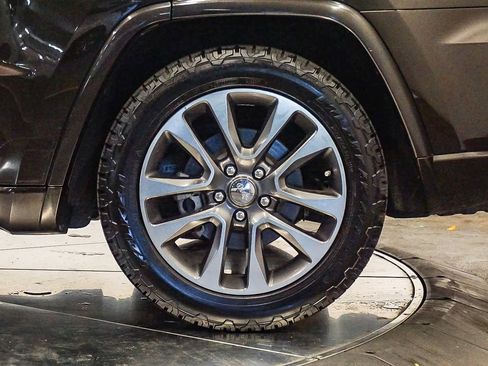Used 2017 Jeep Grand Cherokee Overland image 10