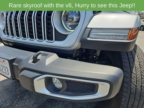 Used 2024 Jeep Wrangler Unlimited Sahara AWD/4WD image 39