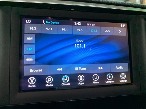 Used 2018 Chrysler Pacifica Touring Plus image 17